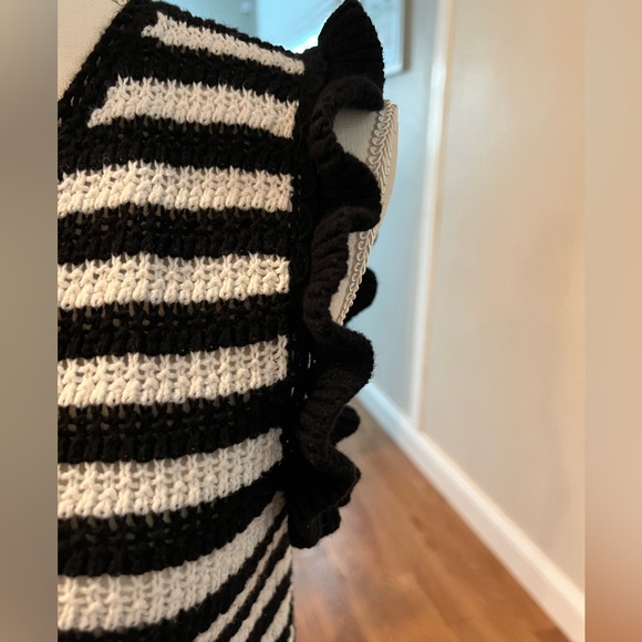 Design History Sleeveless Sweater - Picture 3 of 4